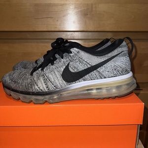 Nike Flyknit Air Max Oreo Mens Size 8 Running Shoes 620469-102 pre-owned